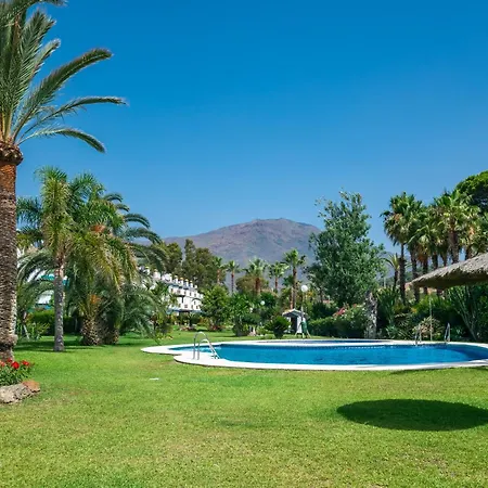 Spacious Beachfront 埃斯特波纳