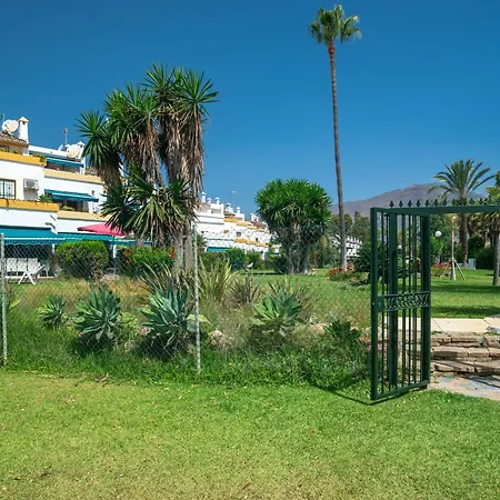 Spacious Beachfront 埃斯特波纳