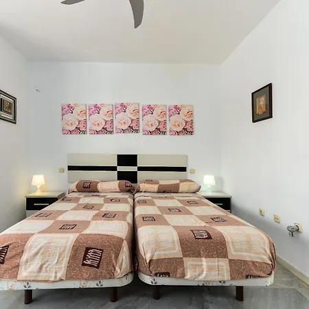 Spacious Beachfront * 埃斯特波纳