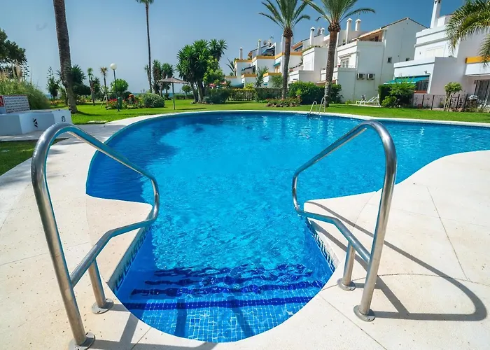 Spacious Beachfront * 埃斯特波纳