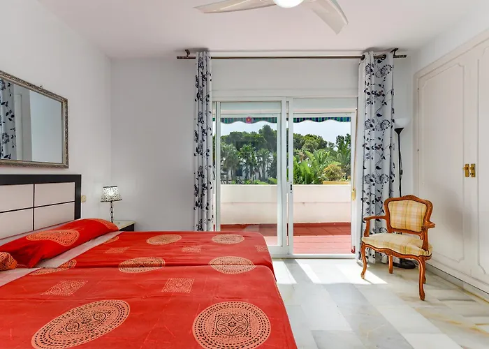 Spacious Beachfront 度假居 埃斯特波纳