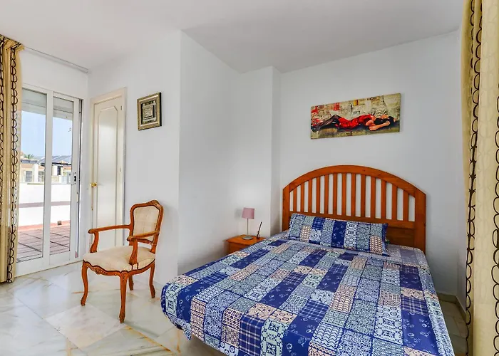 Spacious Beachfront 埃斯特波纳