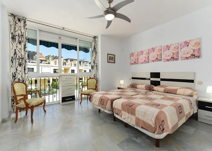 Spacious Beachfront 度假居 *