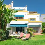 Spacious Beachfront Vakantiehuis