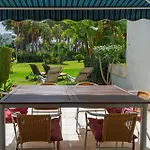 Spacious Beachfront Vakantiehuis