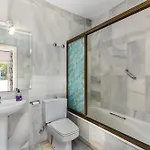 Spacious Beachfront Vakantiehuis *
