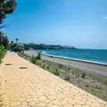 Spacious Beachfront Vakantiehuis