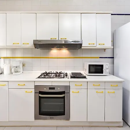 Spacious Beachfront Nyaraló *