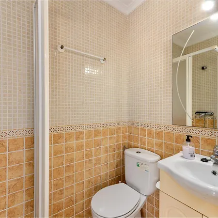 Spacious Beachfront Nyaraló *