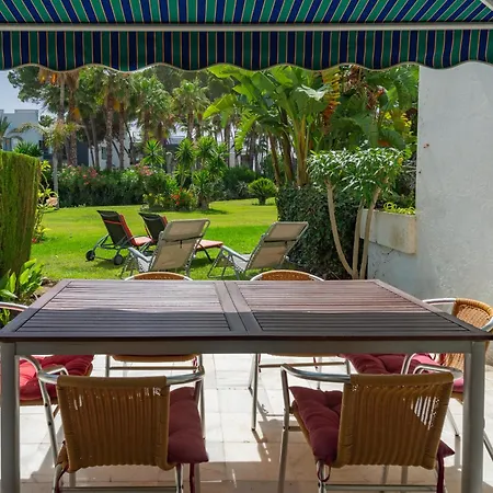 Spacious Beachfront Nyaraló