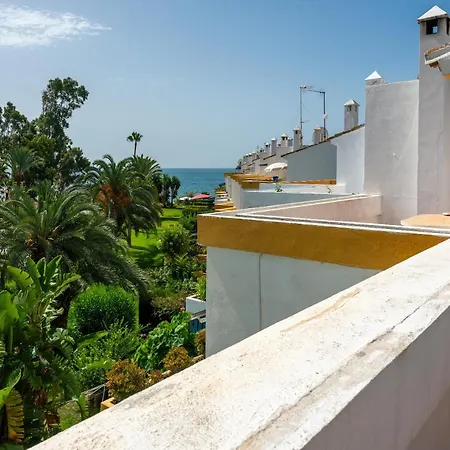 Spacious Beachfront Casa vacanze