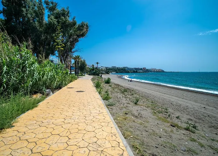 Spacious Beachfront エステポナ