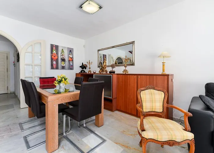 Spacious Beachfront * エステポナ