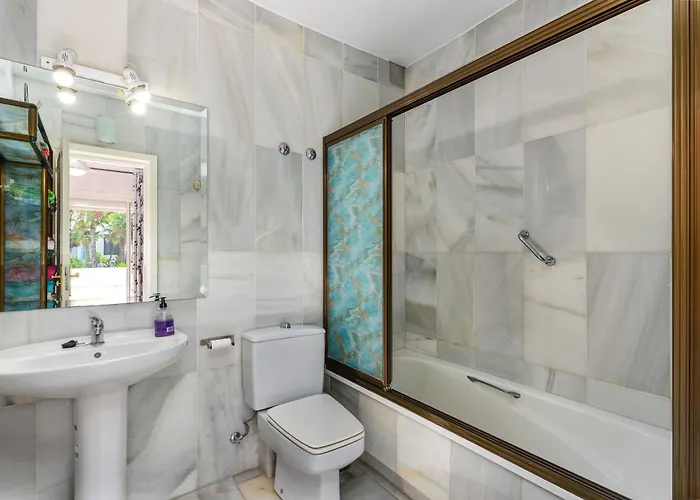 Spacious Beachfront * エステポナ