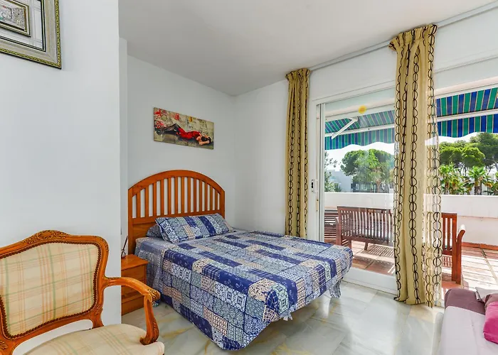 Spacious Beachfront 別荘 エステポナ