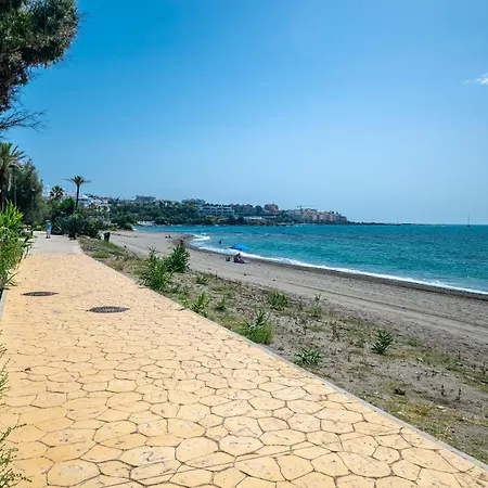 Spacious Beachfront Дом отдыха