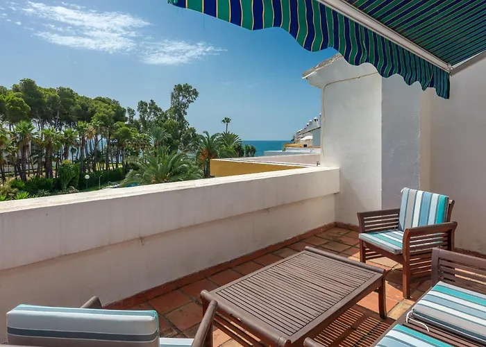 Spacious Beachfront Будинок відпочинку *