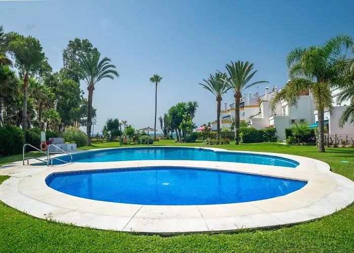 Будинок відпочинку Spacious Beachfront *