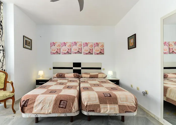 Spacious Beachfront * Естепона