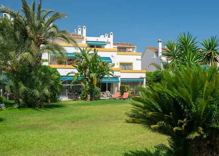 Будинок відпочинку Spacious Beachfront Естепона